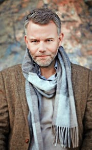 Der schwedische Erfolgsautor Arne Dahl hat eine Vorliebe für Krimiserien. Hat er gerade wieder eine gestartet? (Bild: Sarah Arnald/PD)