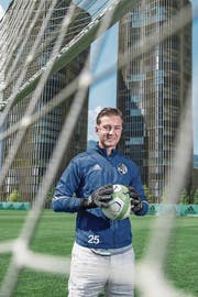 Noah Schnarwiler (18) spielt bei der U21 des FCL – und hat die Lehre zum Betreuer absolviert. (Bild: Boris Bürgisser (Luzern, 20. Juni 2017))