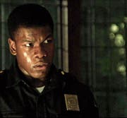 Wachmann Melvin Dismukes (John Boyega) im Detroit des Jahres 1967. (Bild: Ascot Elite)