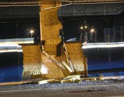 So hinterliess der 18-Jährige die Unfallstelle. (Bild: Kapo Schwyz)
