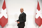 Nach der Niederlage bei der Rentenreform muss sich Innenminister Alain Berset wieder aufraffen. (Bild: Peter Schneider/Keystone (Bern, 24. September 2017))