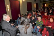Emil im Gespräch im gut besuchten Kino in der «Brotfabrik» in Berlin-Weissensee. (Bild: Ricardo Tarli)