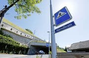 Wird aus der Emmueten- die Hörndlistrasse? An der betroffenen Strasse wird allerdings erst gebaut. (Archivbild Stefan Kaiser / Neue ZZ)