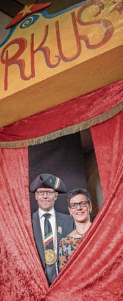 Das Martinipaar Gerhard und Barbara Kunz macht die Manege frei für die Hochdorfer Fasnacht. (Bild: Pius Amrein (29. Januar 2018))