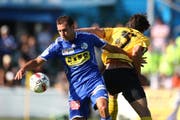 Luzerns Jacopo Ravasi (links) gegen Dortmunds Mats Hummels. (Bild Philipp Schmidli/Neue LZ)