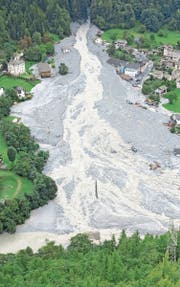 Schwere Verwüstung in der Ortschaft Bondo. (Bild: Marco Giacometti (Bondo, 1. September 2017))