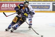 Zahlreiche EVZ-Stars, darunter auch Josh Holden (Bild), beehren am 30. Oktober Eishockeyklubs. (Bild: Keystone)