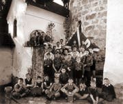 Die Krienser Jungwacht-Schar im Gründungsjahr 1956 bei der Kapelle des Schlosses Schauensee. (Bild: PD)