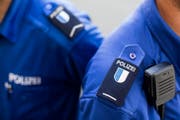 Detailansicht der Polizeiuniform der Kantonspolizei Luzern, aufgenommen am 12. August 2015 in Luzern. (Symbolbild) (Bild: Alexandra Wey/Keystone)