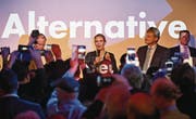 Die AfD-Spitzenkandidatin Alice Weidel feiert ihren Triumph. (Bild: EPA)
