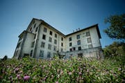 Die Steinermühle in Alberswil ist baufällig. Nun wollen drei Unternehmer aus der Region Millionen in das 1865 erstellte Gebäude investieren. (Bild: Pius Amrein / Neue LZ)