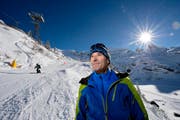 Jeder ist frei in der Preisgestaltung: Peter Reinle, Marketingleiter der Titlis-Bergbahnen, auf einer Piste im Titlisgebiet. Bild: Pius Amrein (12. November 2016)