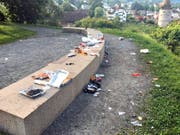 So sah es am Dienstag auf dem Stadtzuger Aussichtspunkt Guggi aus: die Überreste der Feier vom 1. August. (Bild: PD)
