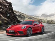 Im vergangenen Jahr hat der Sport- und Geländewagenhersteller Porsche Gas gegeben. 2017 soll es jedoch nur noch mässige Zuwächse bei Auslieferungen und Umsatz geben. (Bild: KEYSTONE/PPR/OBS/PORSCHE SCHWEIZ AG/PORSCHE)