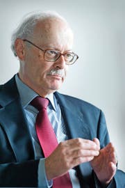 Ernst Baltensperger hat wiederholt die Nationalbank beraten. SNB-Präsident Thomas Jordan war sein Assistent an der Uni Bern. (Bild Dominik Wunderli)