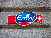 Logo am Hauptsitz von Emmi in Luzern (Archiv) (Bild: KEYSTONE)