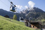 Die landwirtschaftliche Erschliessungsbahn Post - Haldiwald in Oberrickenbach. (Bild: Urs Flüeler / Keystone (Oberrickenbach, 15. Mai 2017))