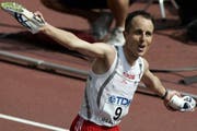 Viktor Röthlin will auch beim Jungfrau-Marathon wieder jubeln, hier 2007 beim Japan-Marathon. (Bild: PD)