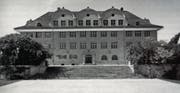 Eine historische Aufnahme des Schulhauses. (Bild: PD)