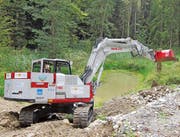 Läuft ausgezeichnet: der Altbüroner «Solarbagger» im Einsatz. (Bild: PD)
