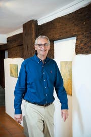 Vom Pensionierten zum Galeristen: Fredy Amrein (64) in seiner Galerie Im Zöpfli in Luzern. (Bild Dominik Wunderli)