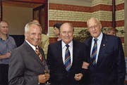 Toni Bucheli mit den ehemaligen Fifa-Präsidenten Joseph Blatter und João Havelange (von links). (Bild: AB)