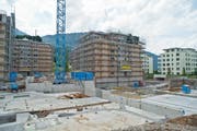 Wohnungen im Kanton sind trotz reger Bautätigkeit, wie hier in Goldau, Mangelware. (Bild: Erhard Gick / Neue SZ)
