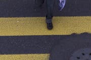 Der Mann wurde auf einem Fussgängerstreifen angefahren (Symbolbild) (Bild: Archiv Neue LZ)