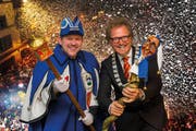 Der Präsident des LFK, Stephan Furrer mit Weibel Thomas Barmettler, Maskenliebhaber-Gesellschaft Luzern (Bild: lfk.ch)