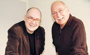 Pastoralassistent Martin Weick (links) und Pfarrer Edgar Hasler freuen sich über den Erfolg ihrer Aktion. (Bild Frieda Suter/Neue SZ)