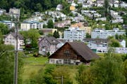 Beim Lindehof in Ebikon soll eine neue Antenne die Zugstrecke besser abdecken. (Bild: Nadia Schärli / Neue LZ)