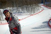 Bernhard Russi besichtigt im Februar 2012 die Abfahrtspiste in Krasnaja Poljana, die er für die Olympischen Spiele gebaut hat. (Bild: Keystone/Della Bella)