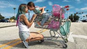Mutter und Tochter machen das Beste aus der Situation. (Bild: Filmcoopi)