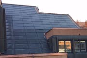 Das Horwer Gemeindehaus hat nun auch Solarpanels auf dem Dach. Diese haben eine Jahreskapazität von 28‘000 Kilowattstunden (kWh). (Bild: PD)