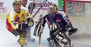 Vertraute den Busch-Stöcken: Slawa Bykow (links). (Bild: Peter Schneider/Keystone (Fribourg, 19. August 2000))