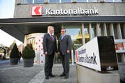 Dürfen sich freuen: OKB-Präsident Josef Nigg (links) und OKB-Direktor Bruno Thürig. (Bild Corinne Glanzmann/Neue OZ)