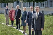 Die Luzerner Stadtregierung (von vorne): Stefan Roth, Martin Merki, Manuela Jost, Adrian Borgula, Ursula Stämmer und Stadtschreiber Toni Göpfert. (Bild Pius Amrein)