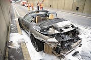Das gelöschte Auto am Donnerstag im Gotthard-Strassentunnel. (Bild: PD)