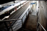 Hier wartete man ab Freitag vormittag vergebens auf einen Zug: Haltestelle Gersag in Emmenbrücke. (Bild: Nadja Schärli/Archiv LZ)