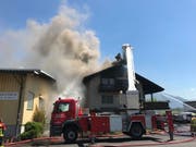 Die Hausbewohner blieben unverletzt. (Bild: Schwyzer Polizei)