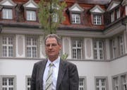Paul Lalli vor der Psychiatrischen Klink Oberwil. (Bild Andrea Schelbert/Neue ZZ)
