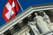 Das Bundesgericht hat den mindestens zweijährigen Führerausweisentzug für den Luzerner Autofahrer bestätigt. (Bild: Keystone/Laurent Gillieron)