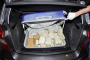 In diesem Koffer wurde das Heroin gefunden. (Bild: Zuger Polizei)