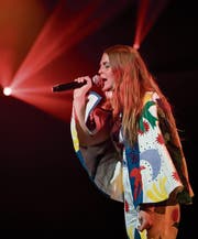 Die Amerikanerin Maggie Rogers singt in Montreux. (Bild: Jean-Christophe Bott/Keystone (1. Juli 2017))