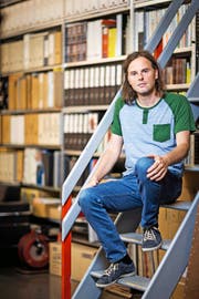 Die Bürokratie machte Matthias Burki zum Verleger. Zu einem sehr erfolgreichen. (Bild Philipp Schmidli)