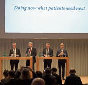 Die Roche-Spitze (von links) Daniel O’Day, Severin Schwan, Alan Hippe, Roland Diggelmann. (Bild: Georgios Kefalas/Keystone (Basel, 1. Februar 2018))