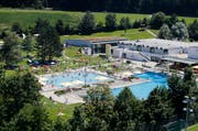 Im Hallenbad Lättich in Baar ist es kalt. (Symbolbild Neue ZZ)