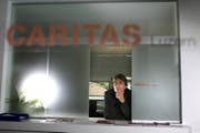 Thomas Thali, Geschäftsleiter von Caritas Luzern, bedauert den Entscheid zum Stellenabbau. (Bild: Archiv Neue LZ)