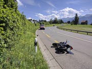 Die Umfahrungsstrasse wurde zwischen der Verzweigung beim Verkehrsamt und dem Seebner Acherli-Kreisel gesperrt. (Bild: Geri Holdener / Bote der Urschweiz)