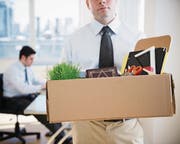Wer am Arbeitsplatz seine Sachen packen muss, wird nicht immer ordentlich verabschiedet. (Symbolbild: Getty)